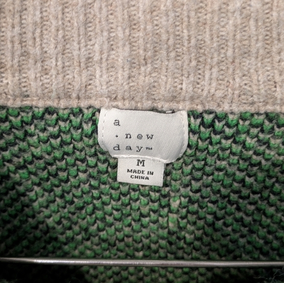 A New Day Thick LOVE sweater Medium - Picture 3 of 7